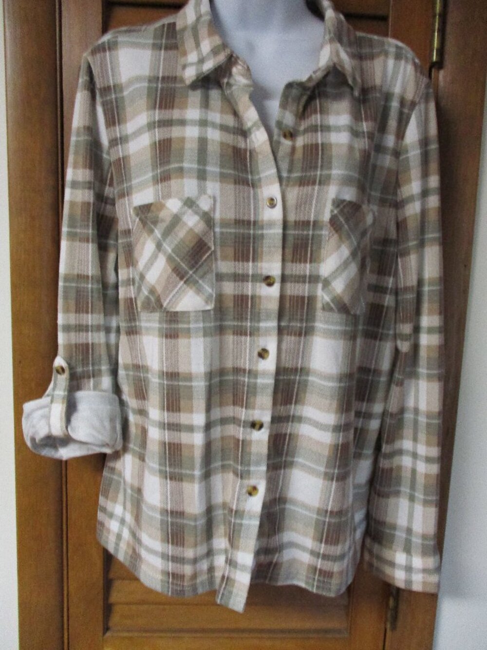 Women's Robert Louis plaid shirt. Roll up sleeves, Large